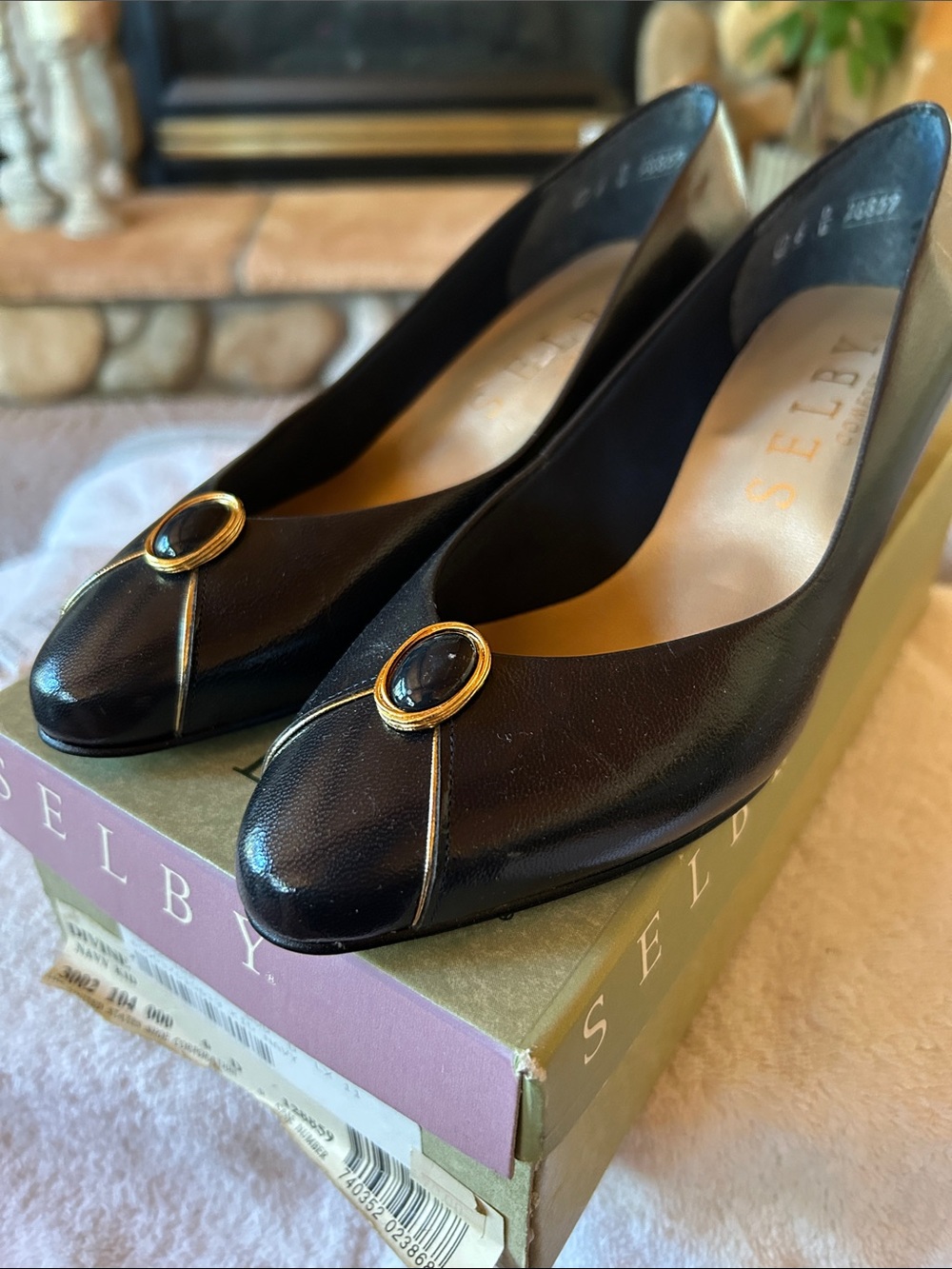 Selby Divine Dark Navy Leather Gold Jeweled Kitten Heel Pumps, Size 6, NWT